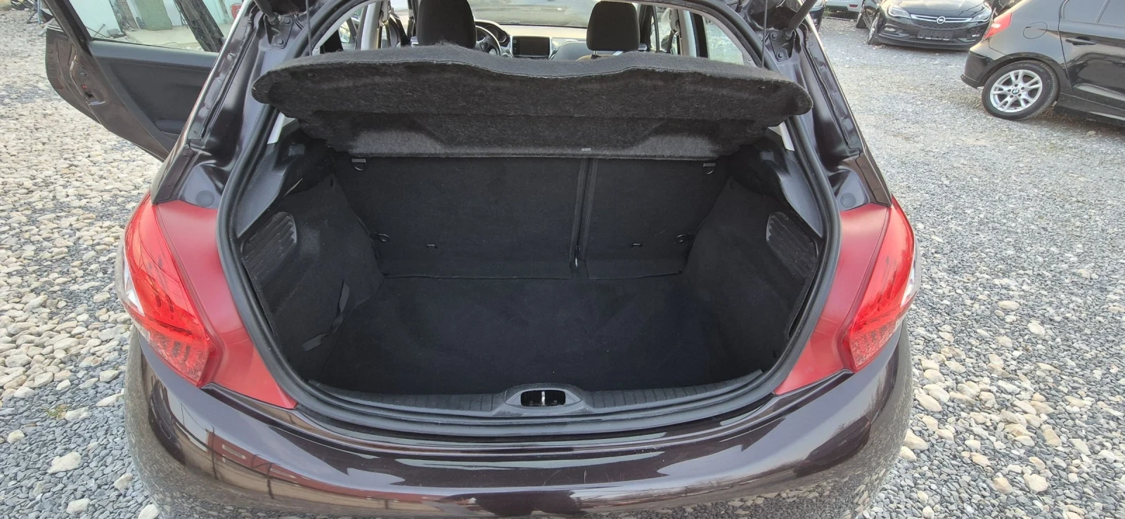 Peugeot 208 1.6 NAVI, снимка 16 - Автомобили и джипове - 53725644