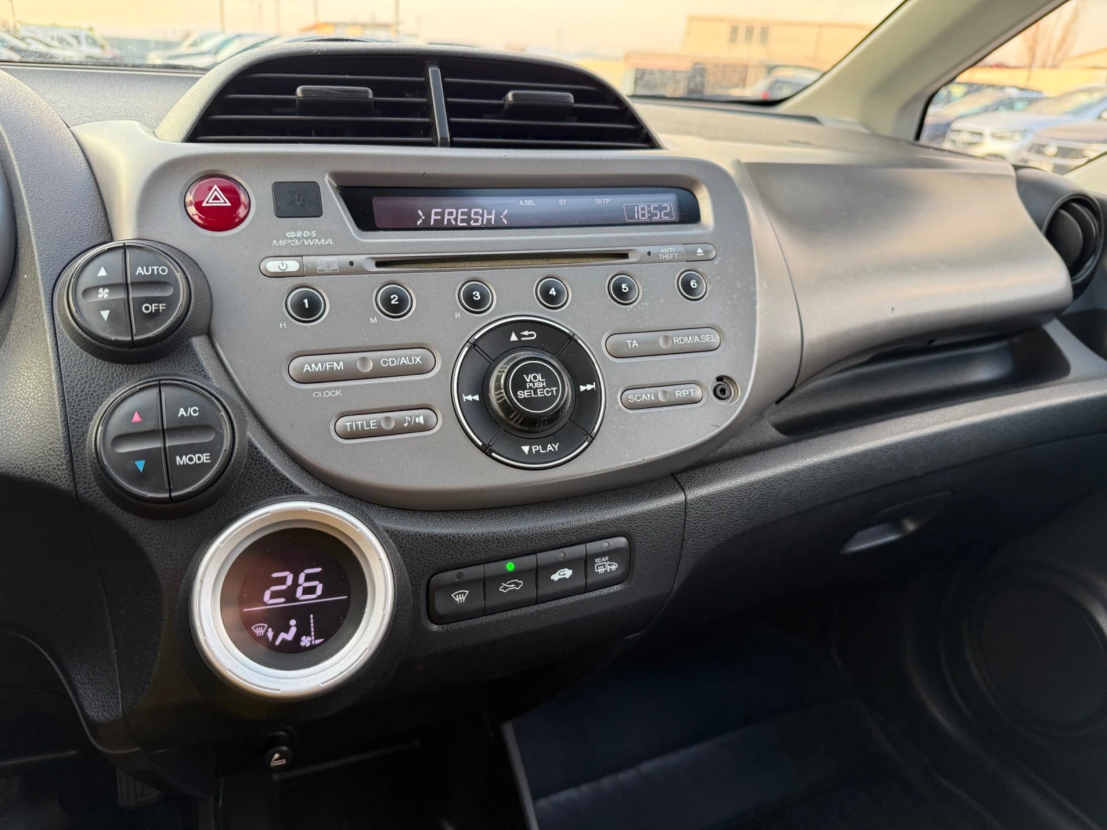 Honda Jazz 1.4Benzin, снимка 13 - Автомобили и джипове - 53738629