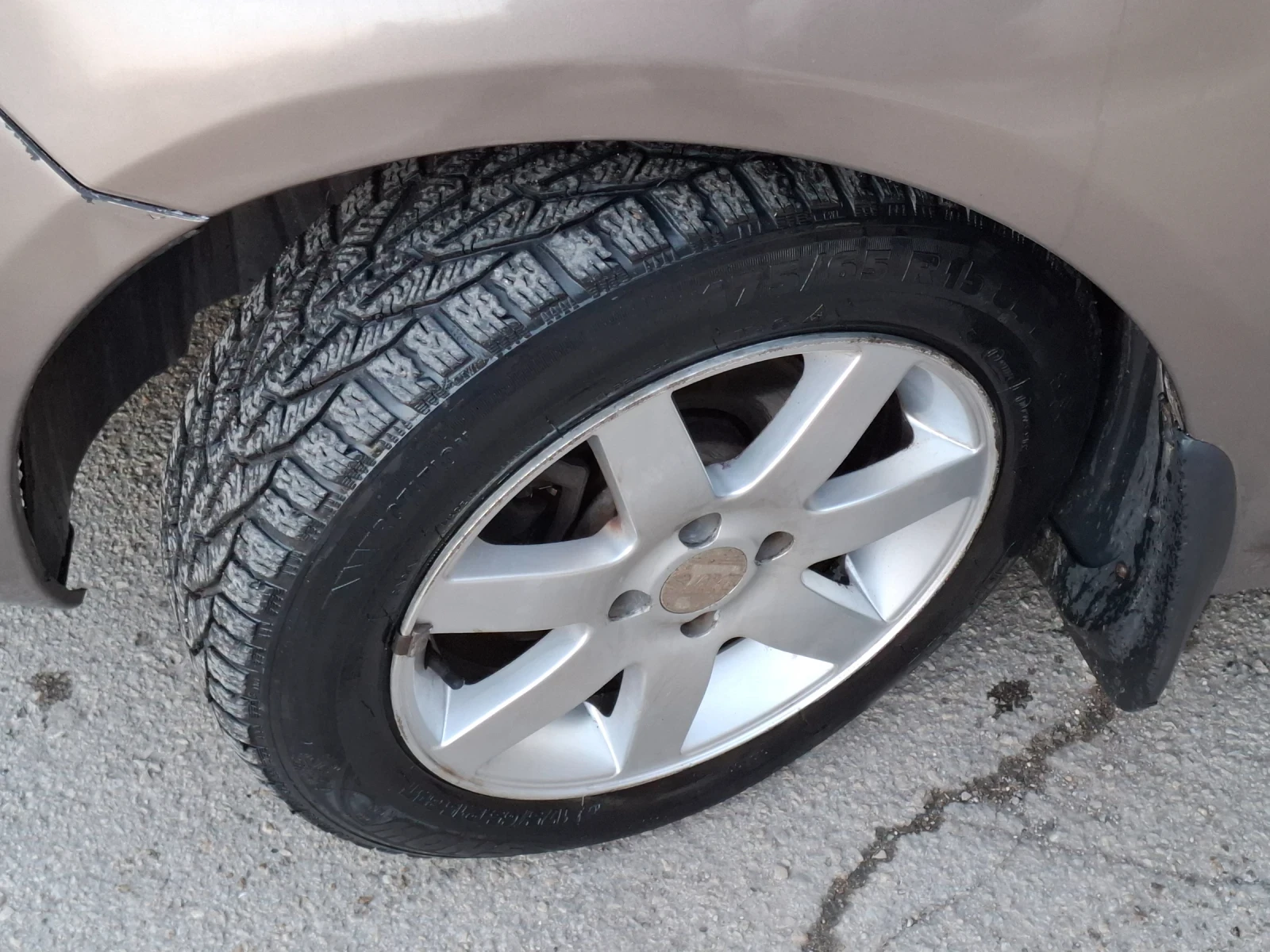 Nissan Note 1.5dCi * КЛИМАТРОНИК * РЕГИСТРИРАН * , снимка 17 - Автомобили и джипове - 53892335