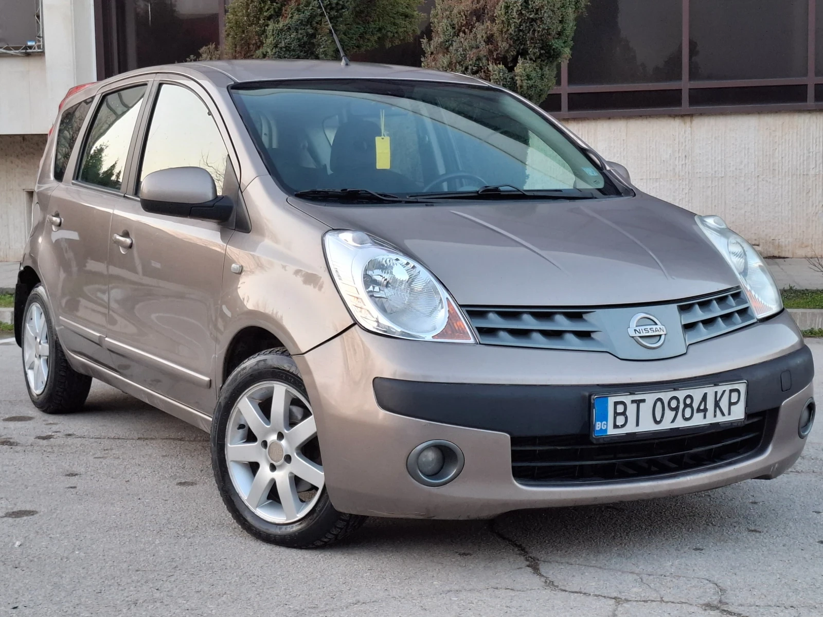 Nissan Note 1.5dCi * КЛИМАТРОНИК * РЕГИСТРИРАН * , снимка 2 - Автомобили и джипове - 53892335