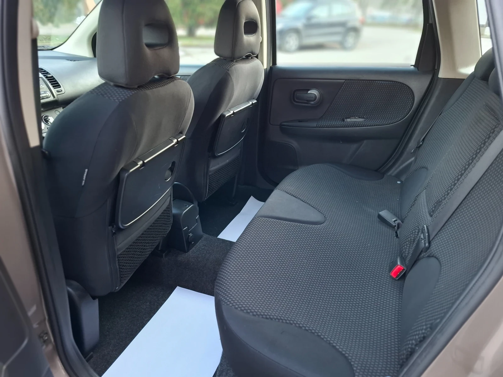 Nissan Note 1.5dCi * КЛИМАТРОНИК * РЕГИСТРИРАН * , снимка 16 - Автомобили и джипове - 53892335