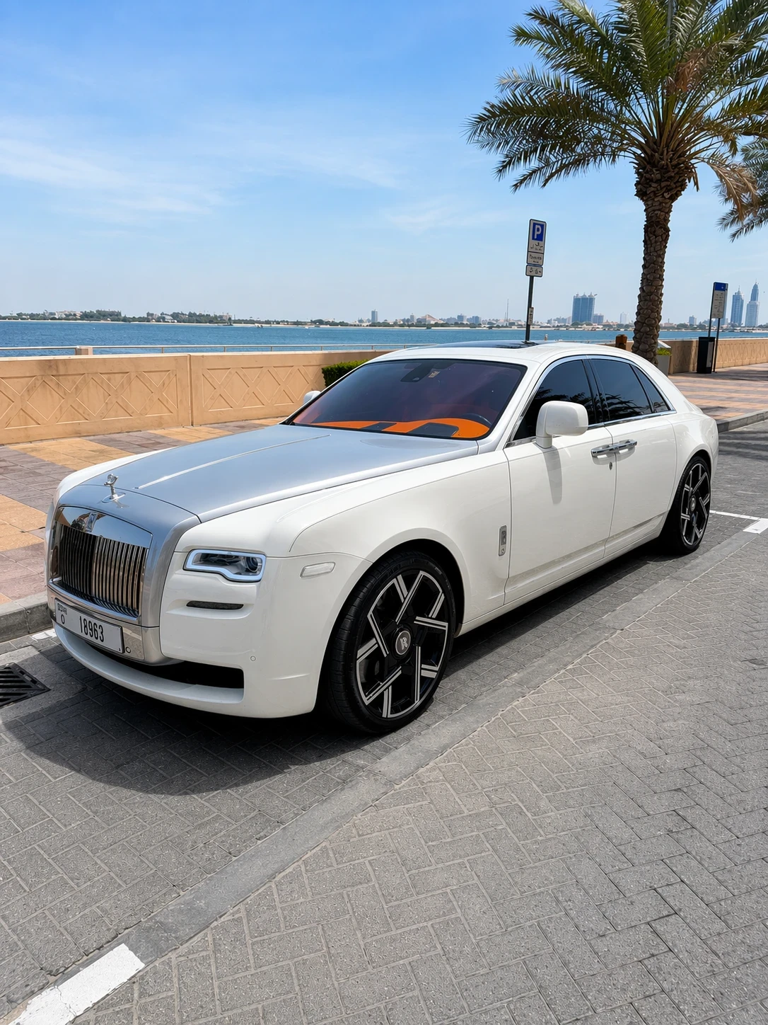 Rolls-Royce Ghost  2019 Facelift | Black Badge | Harmn Kardon, снимка 3 - Автомобили и джипове - 54270303
