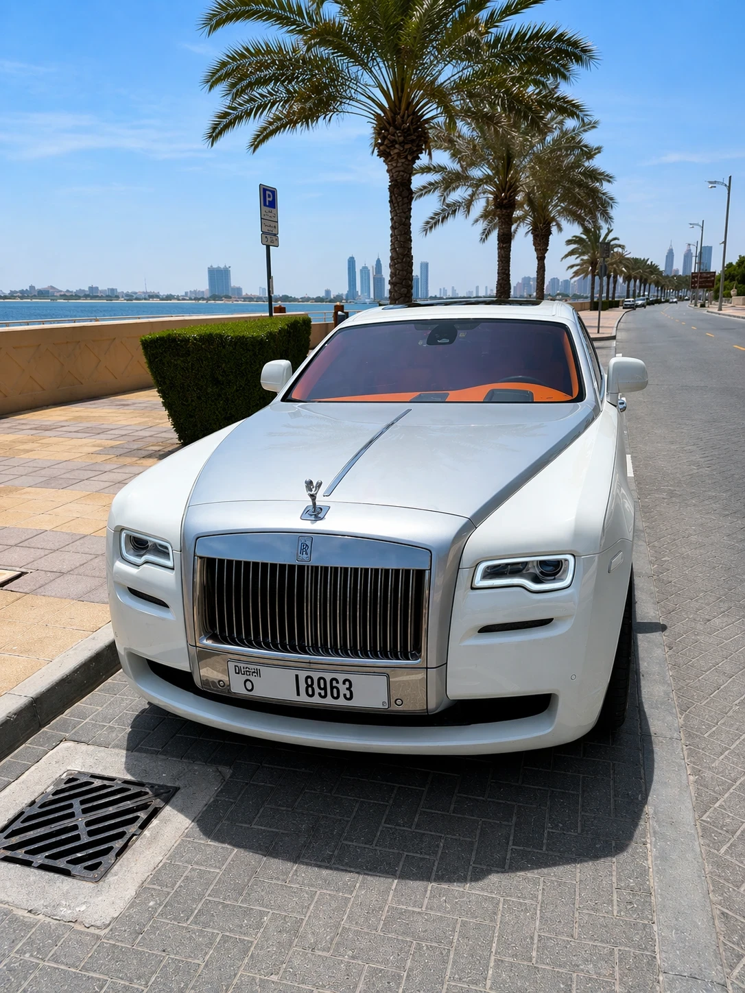 Rolls-Royce Ghost  2019 Facelift | Black Badge | Harmn Kardon, снимка 2 - Автомобили и джипове - 54270303