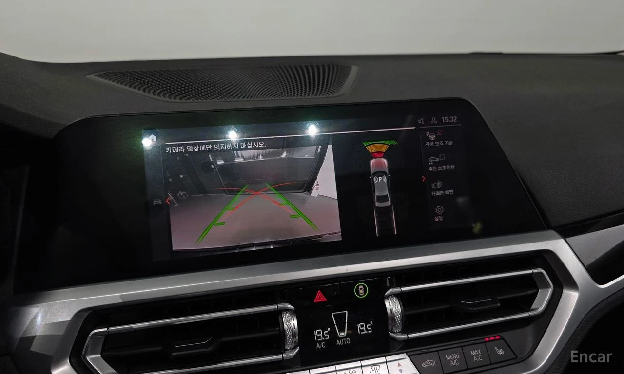 BMW 320 i ПОДГРЕВ* HEAD-UP* КАМЕРА* ШИБИДАХ* КРАЙНА ЦЕНА* , снимка 12 - Автомобили и джипове - 55031367