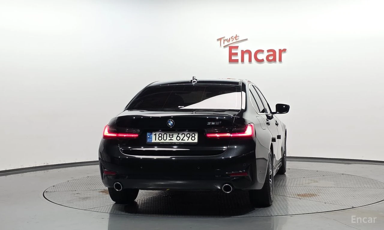BMW 320 i ПОДГРЕВ* HEAD-UP* КАМЕРА* ШИБИДАХ* КРАЙНА ЦЕНА* , снимка 4 - Автомобили и джипове - 55031367