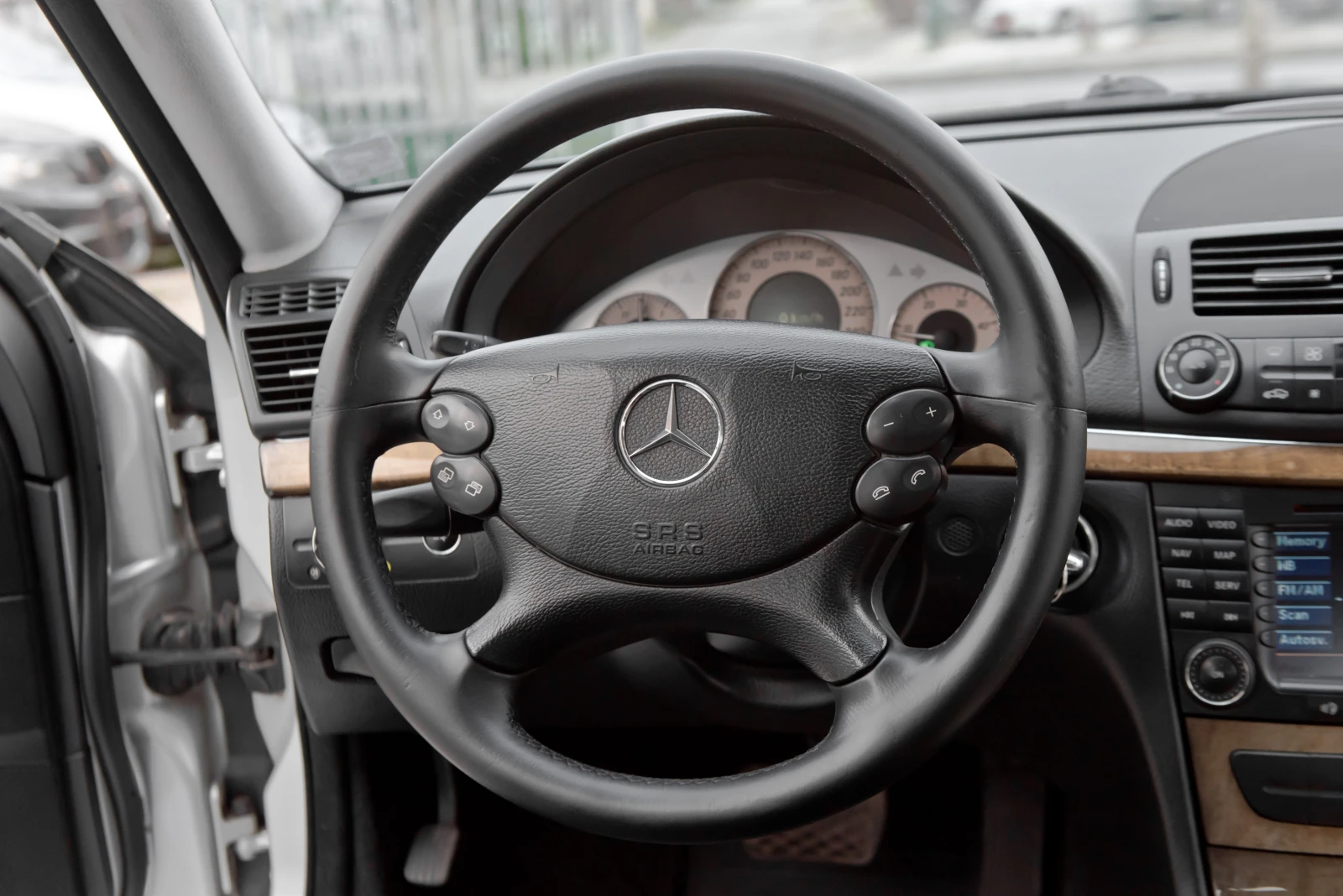 Mercedes-Benz E 320 224ks face, снимка 14 - Автомобили и джипове - 55051650