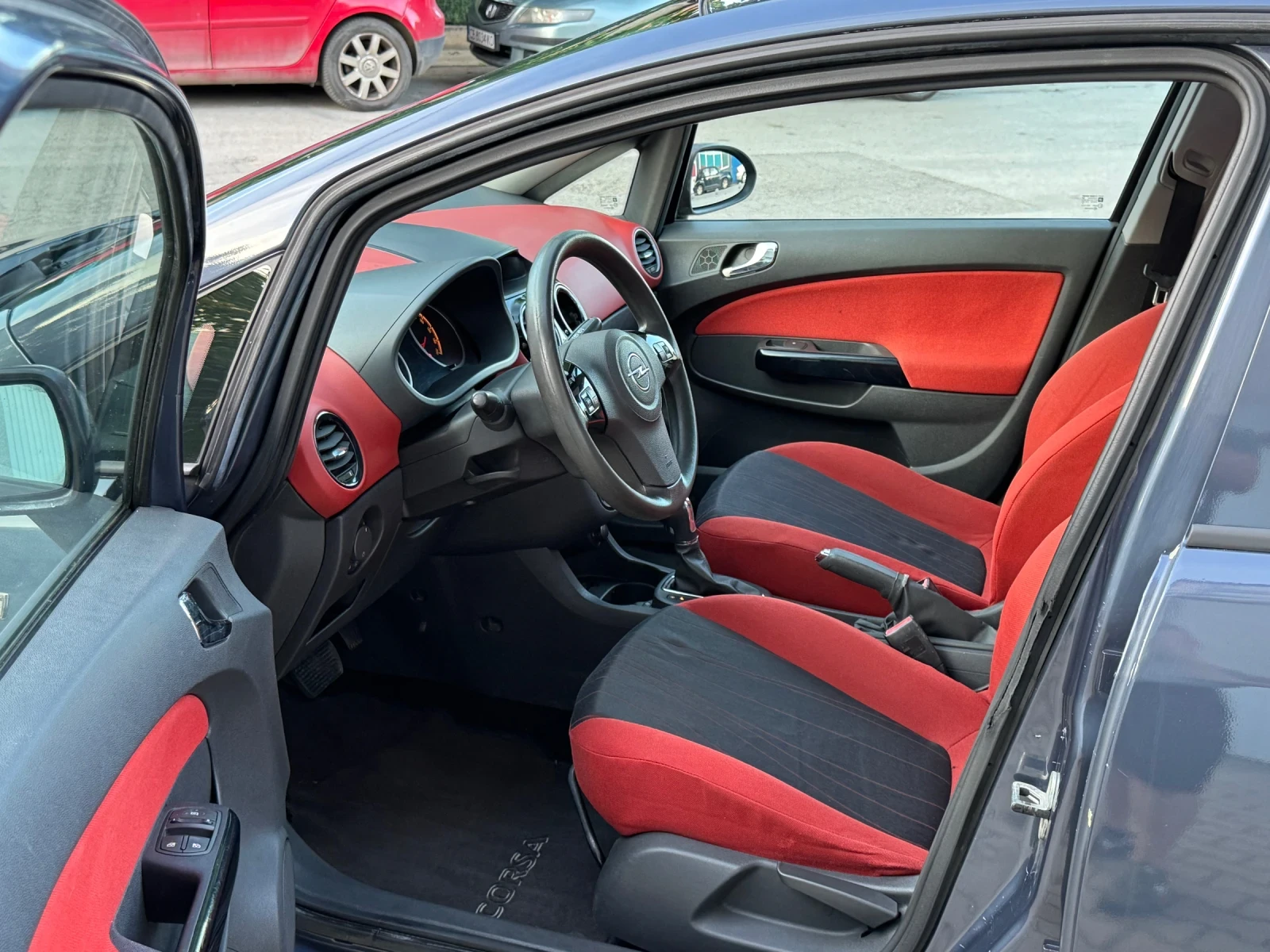 Opel Corsa Автоматик!, снимка 8 - Автомобили и джипове - 55435900