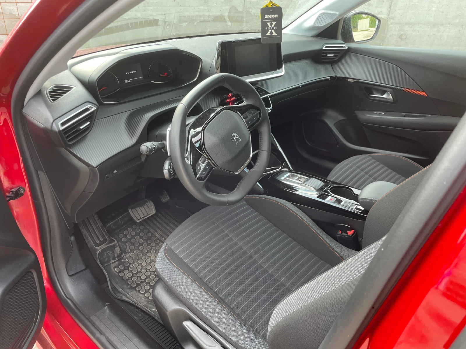 Peugeot 208, снимка 5 - Автомобили и джипове - 56155603