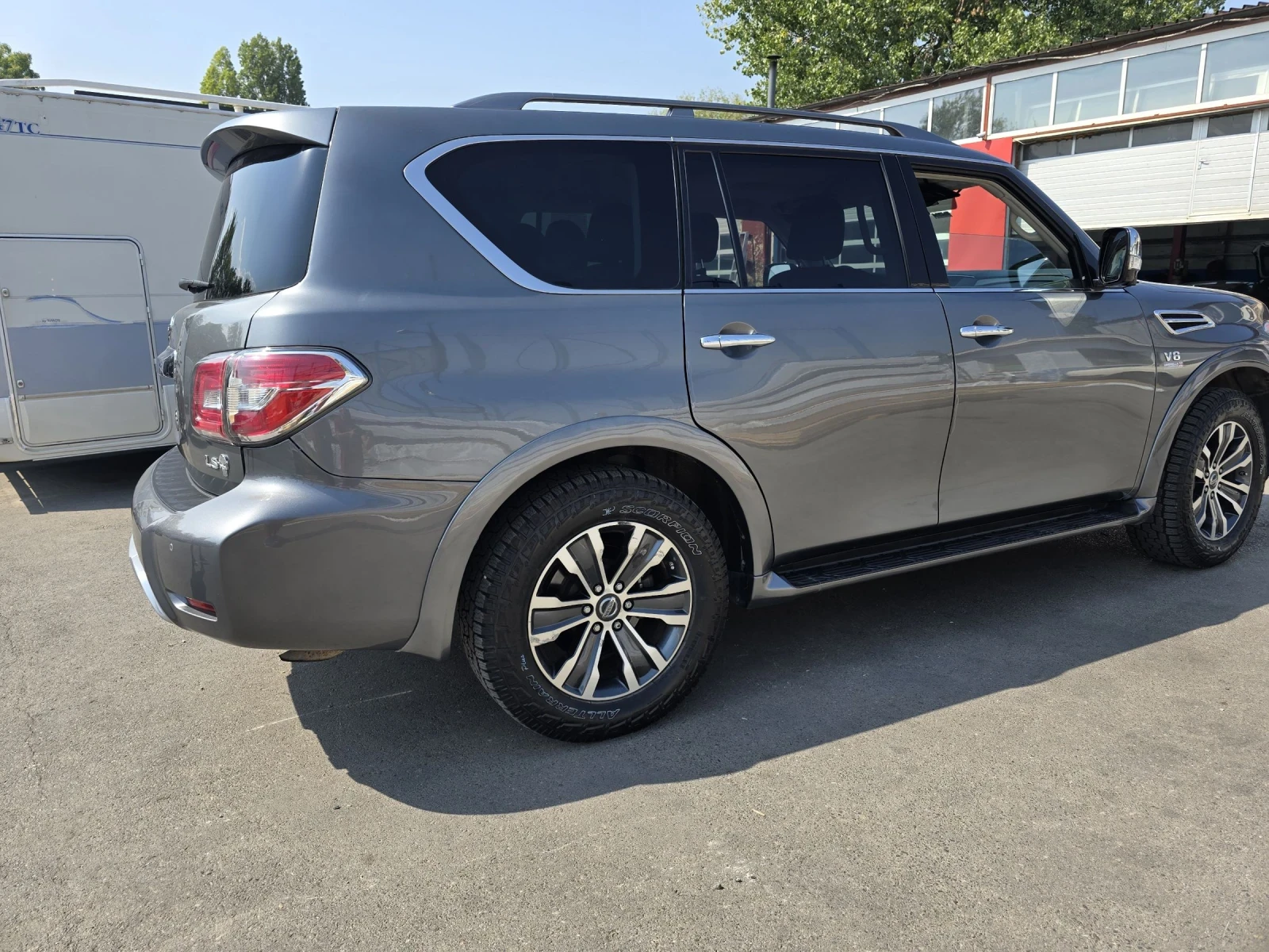 Nissan Armada 5.6 SL - изображение 4