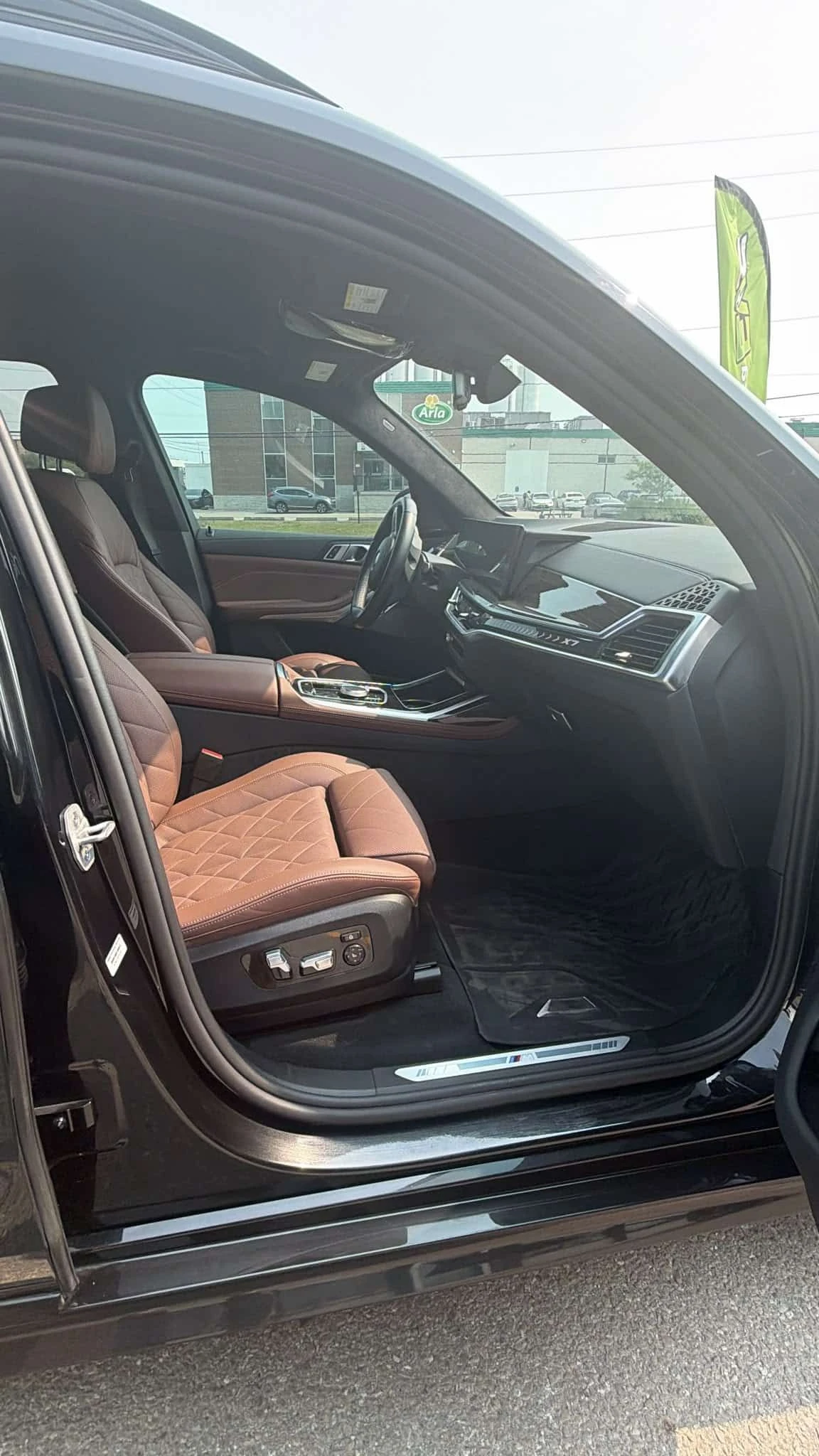BMW X7 * xDrive40i * ЛИЦЕНЗИРАН ДИЛЪР * CARFAX, снимка 13 - Автомобили и джипове - 55593062