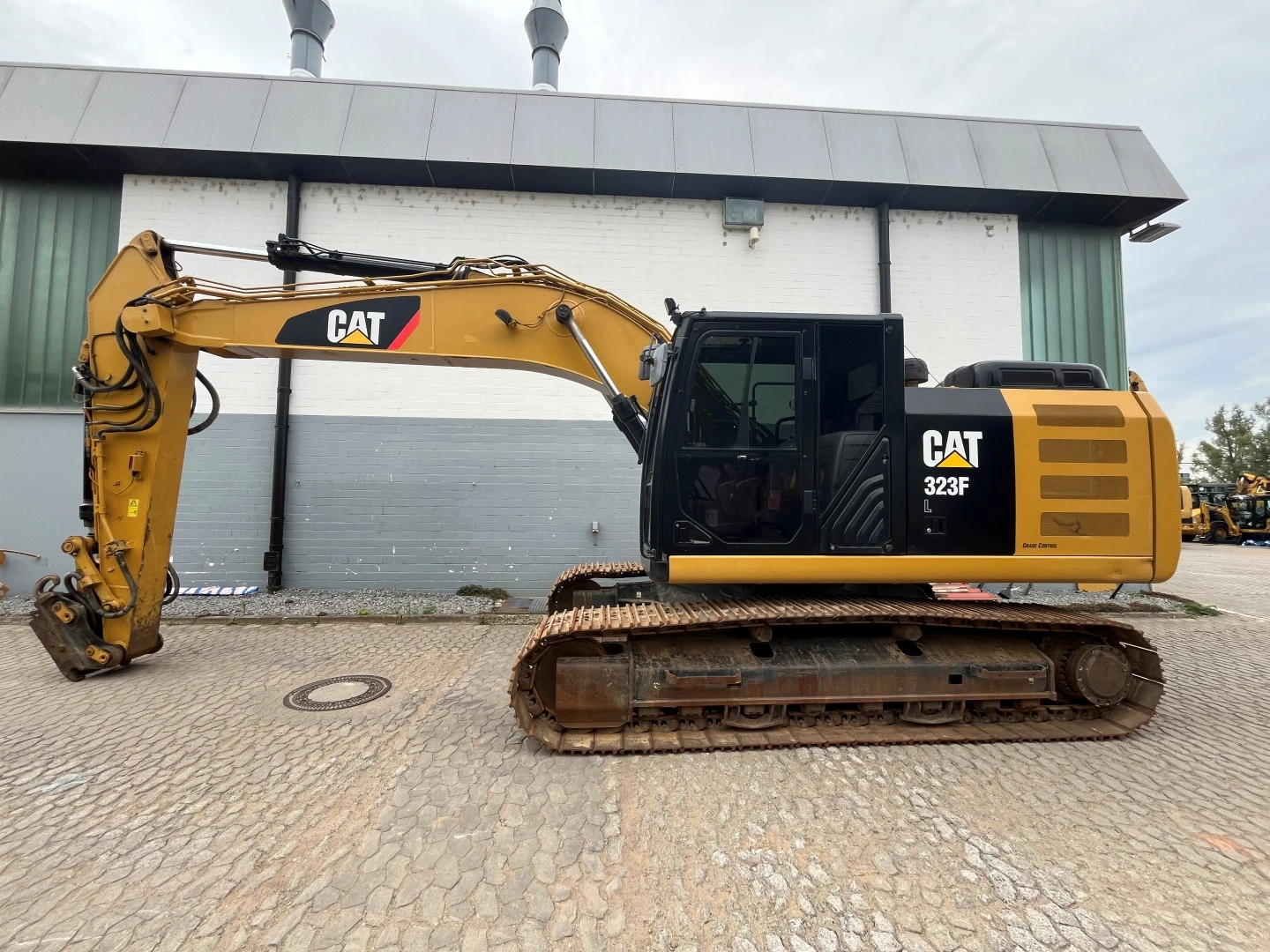����� Cat 323FL | Mobile.bg � ����������� 1