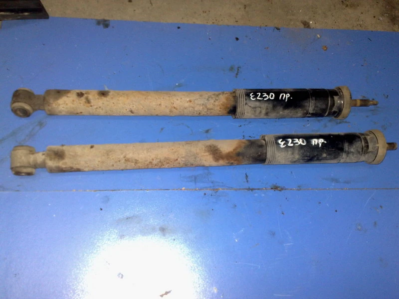 Преден амортисьор за Мерцедес Е230 98г.