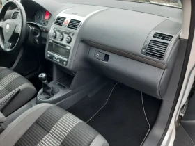 VW Touran 1.6i 102кс NAVI, снимка 9