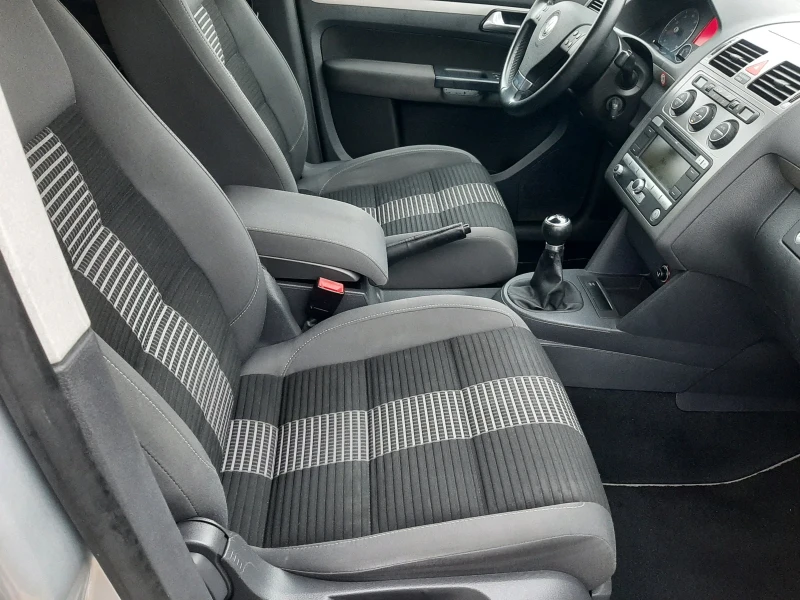 VW Touran 1.6i 102кс NAVI, снимка 10 - Автомобили и джипове - 48645248