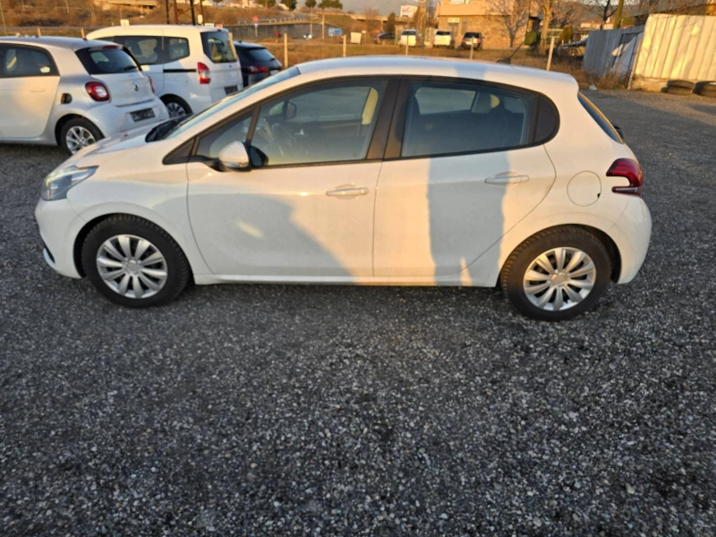 Peugeot 208 1.2i, снимка 7 - Автомобили и джипове - 48912281