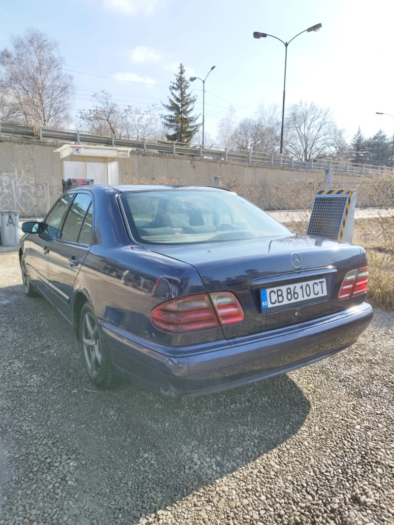 Mercedes-Benz E 220 Cdi, снимка 2 - Автомобили и джипове - 49044304