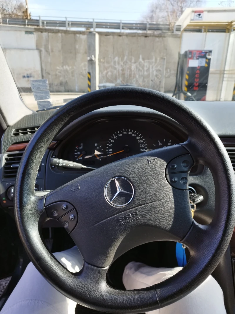 Mercedes-Benz E 220 Cdi, снимка 8 - Автомобили и джипове - 49044304