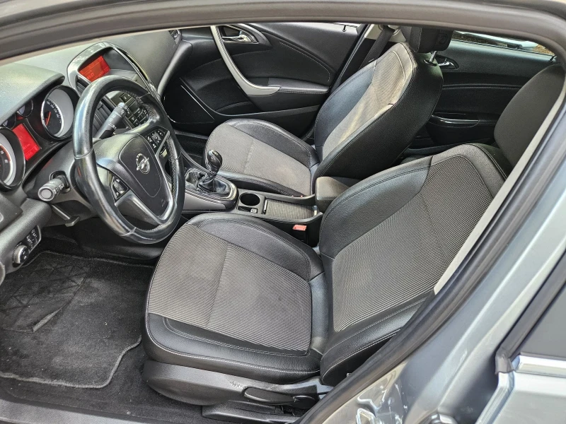 Opel Astra 1.6 Газ/Бензин, снимка 11 - Автомобили и джипове - 51495744