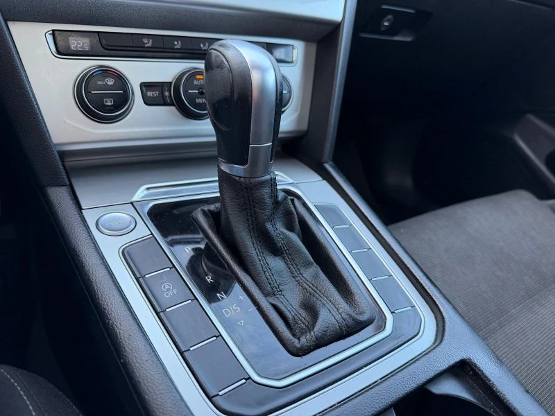 VW Passat БАРТЕР* 2.0TDI* DSG* ПАНОРАМА, снимка 14 - Автомобили и джипове - 51618530