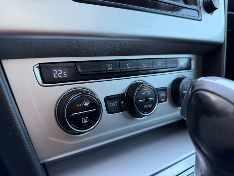 VW Passat БАРТЕР* 2.0TDI* DSG* ПАНОРАМА, снимка 13 - Автомобили и джипове - 51618530