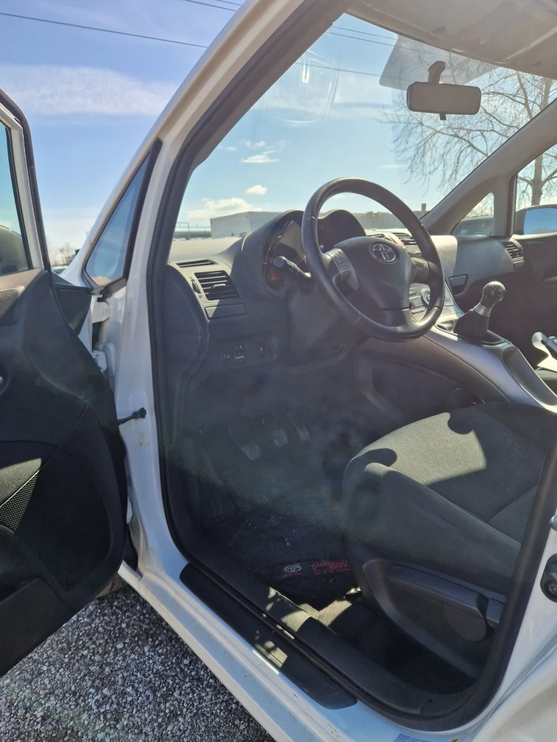 Toyota Auris, снимка 5 - Автомобили и джипове - 52344031