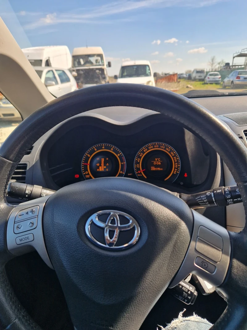Toyota Auris, снимка 6 - Автомобили и джипове - 52344031