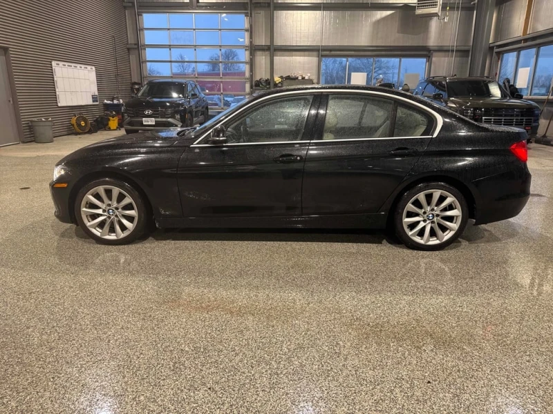 BMW 320 * 320i xDrive * CARFAX * ЦЕНА ДО БГ, снимка 2 - Автомобили и джипове - 52850907