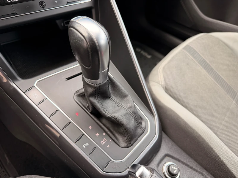 VW Polo 1.0i / АВТОМАТИК, снимка 14 - Автомобили и джипове - 53131335