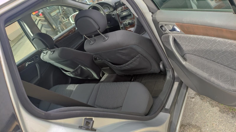Mercedes-Benz C 200, снимка 6 - Автомобили и джипове - 53402103