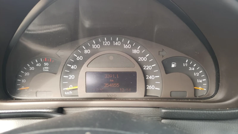 Mercedes-Benz C 200, снимка 8 - Автомобили и джипове - 53402103