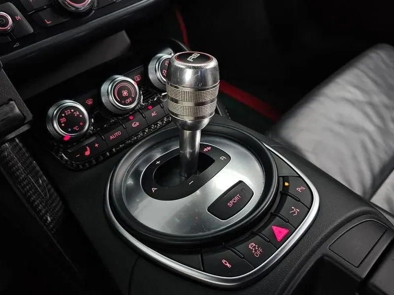 Audi R8, снимка 9 - Автомобили и джипове - 56711743