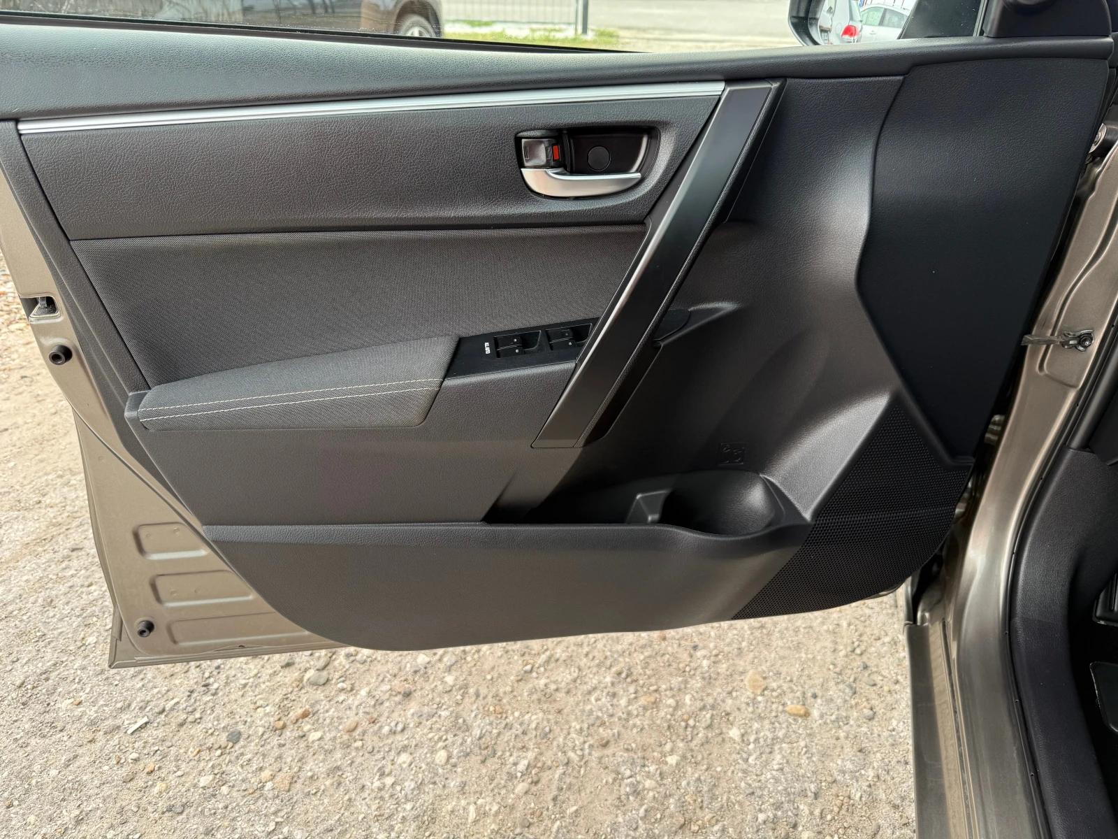 Toyota Corolla 1.6 i - изображение 6