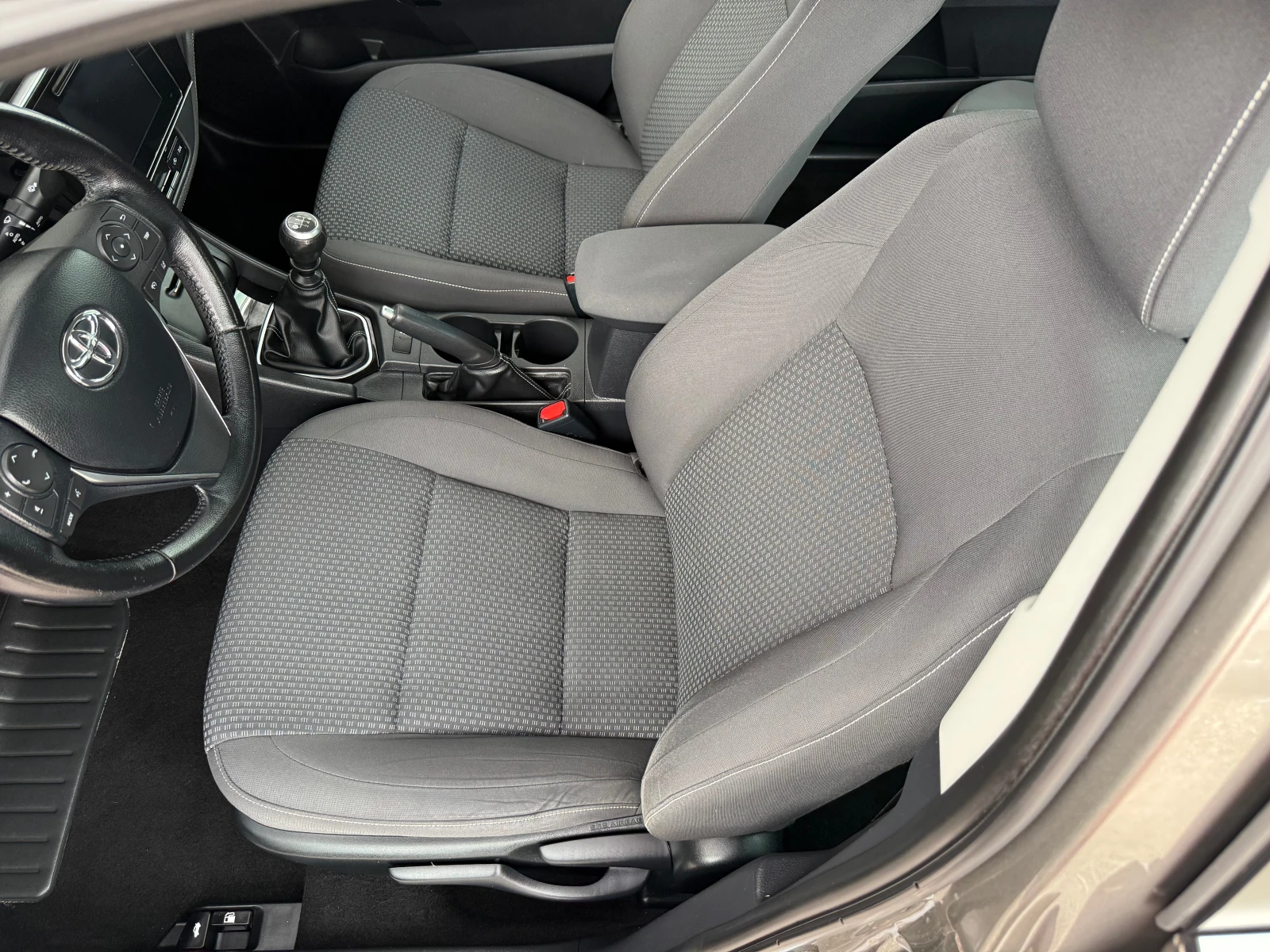 Toyota Corolla 1.6 i - изображение 8