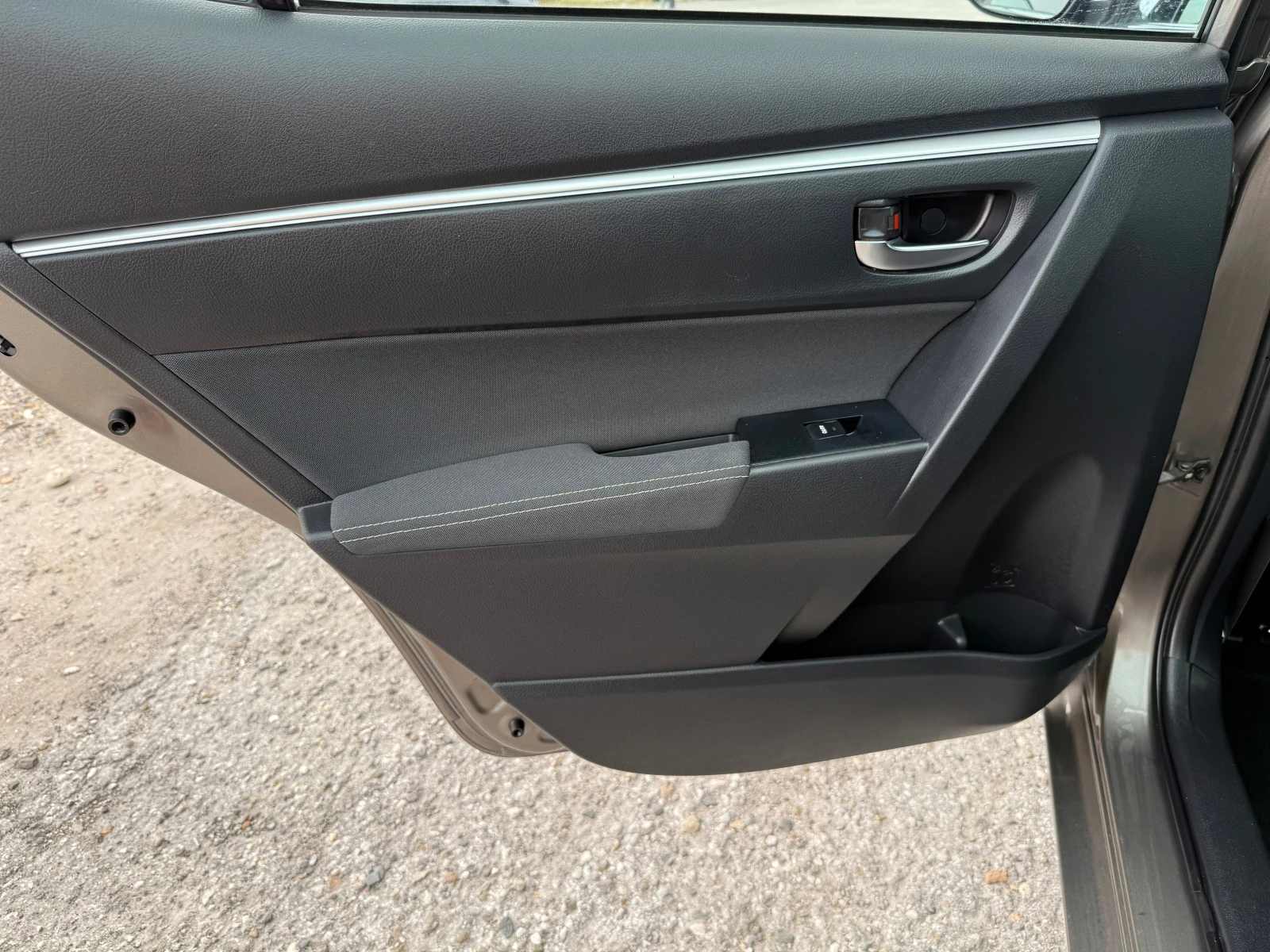Toyota Corolla 1.6 i - изображение 10