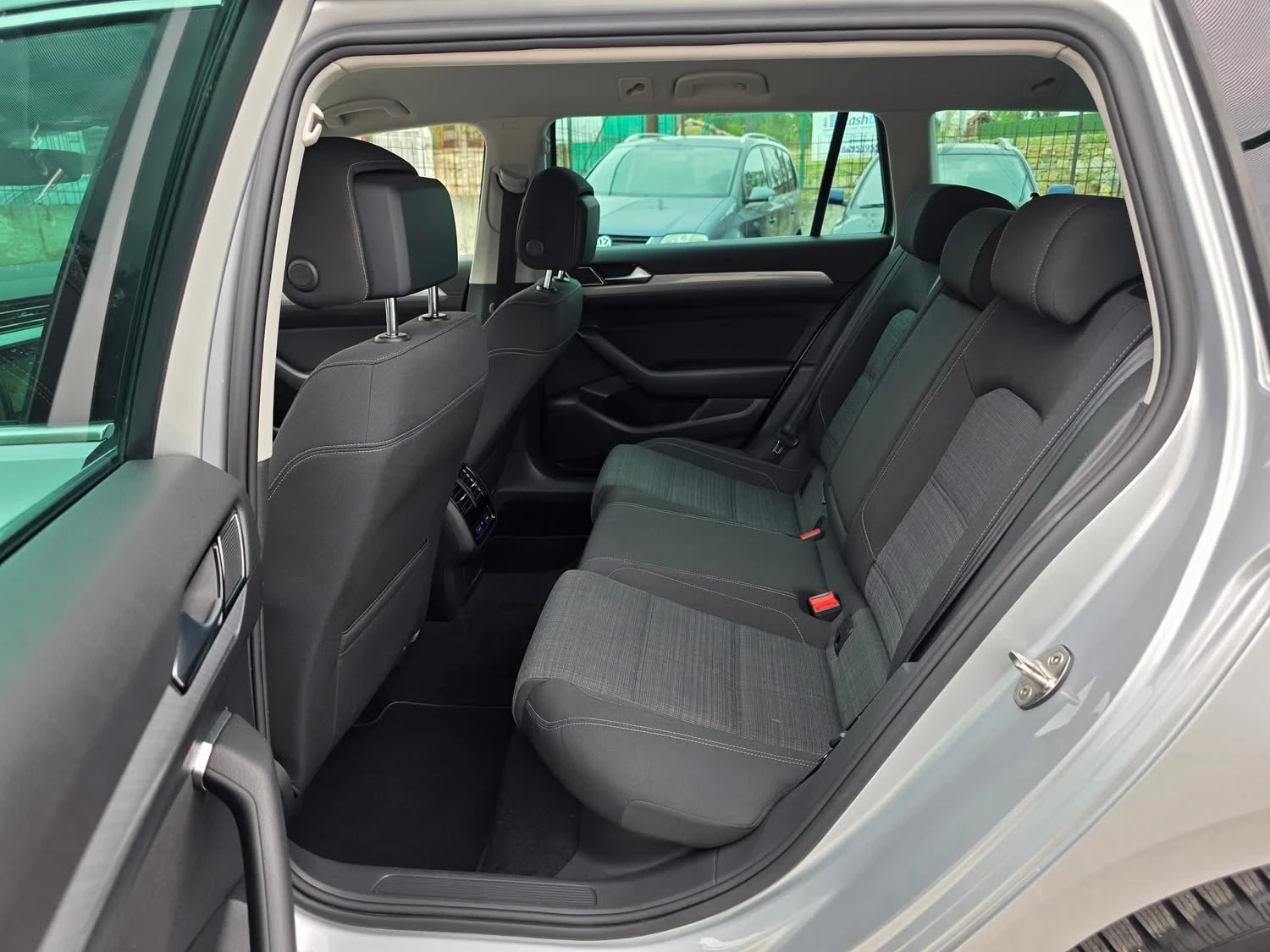 VW Passat 2.0TDI 150K.C./АВТОМАТ/НАВИ/ДИСТРОНИК/ЛЕЙН-АСИСТ - изображение 7