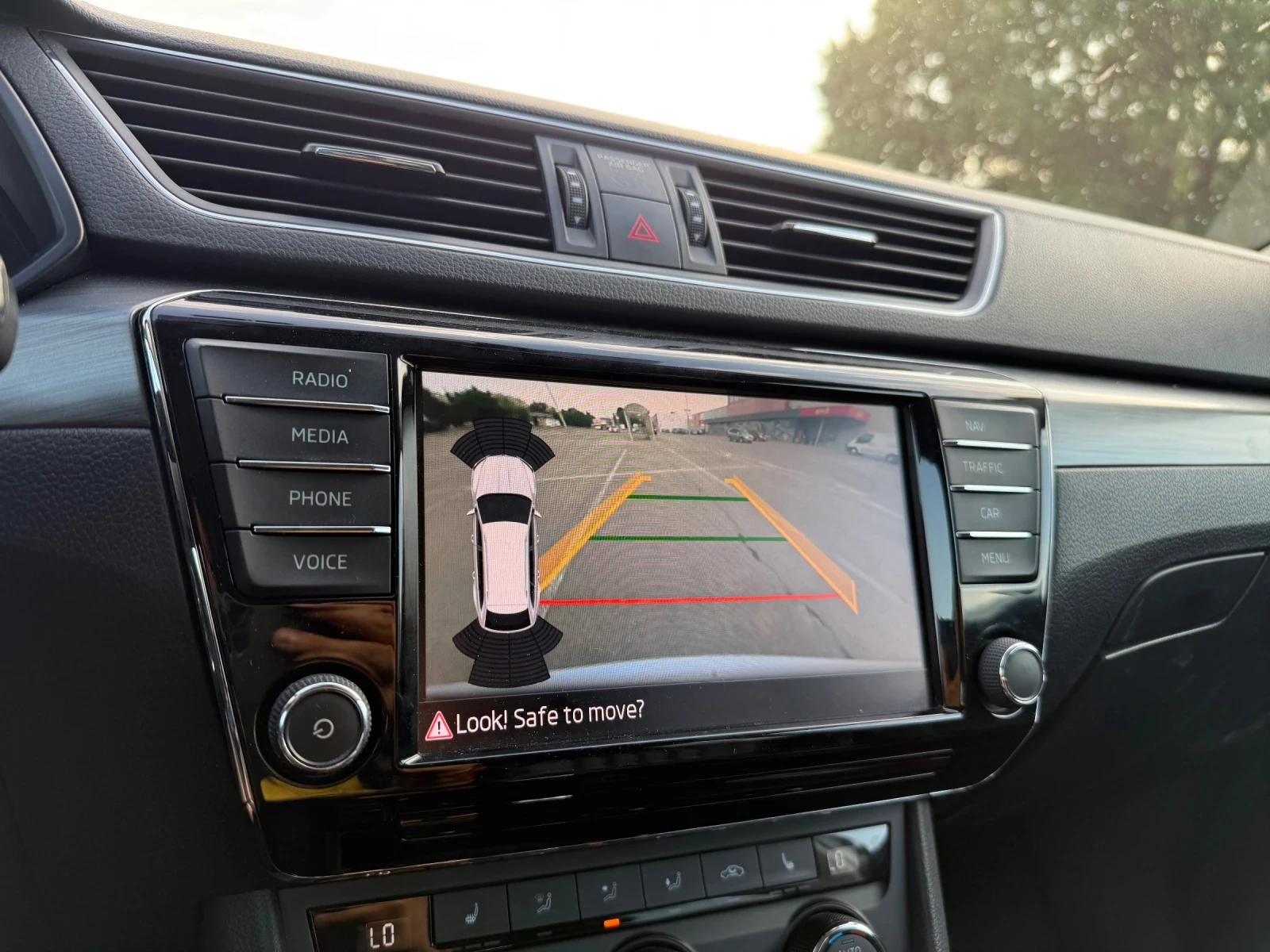 Skoda Superb БАРТЕР* КОЖА* LED* DyNaudio* Щори | Mobile.bg — изображение 13