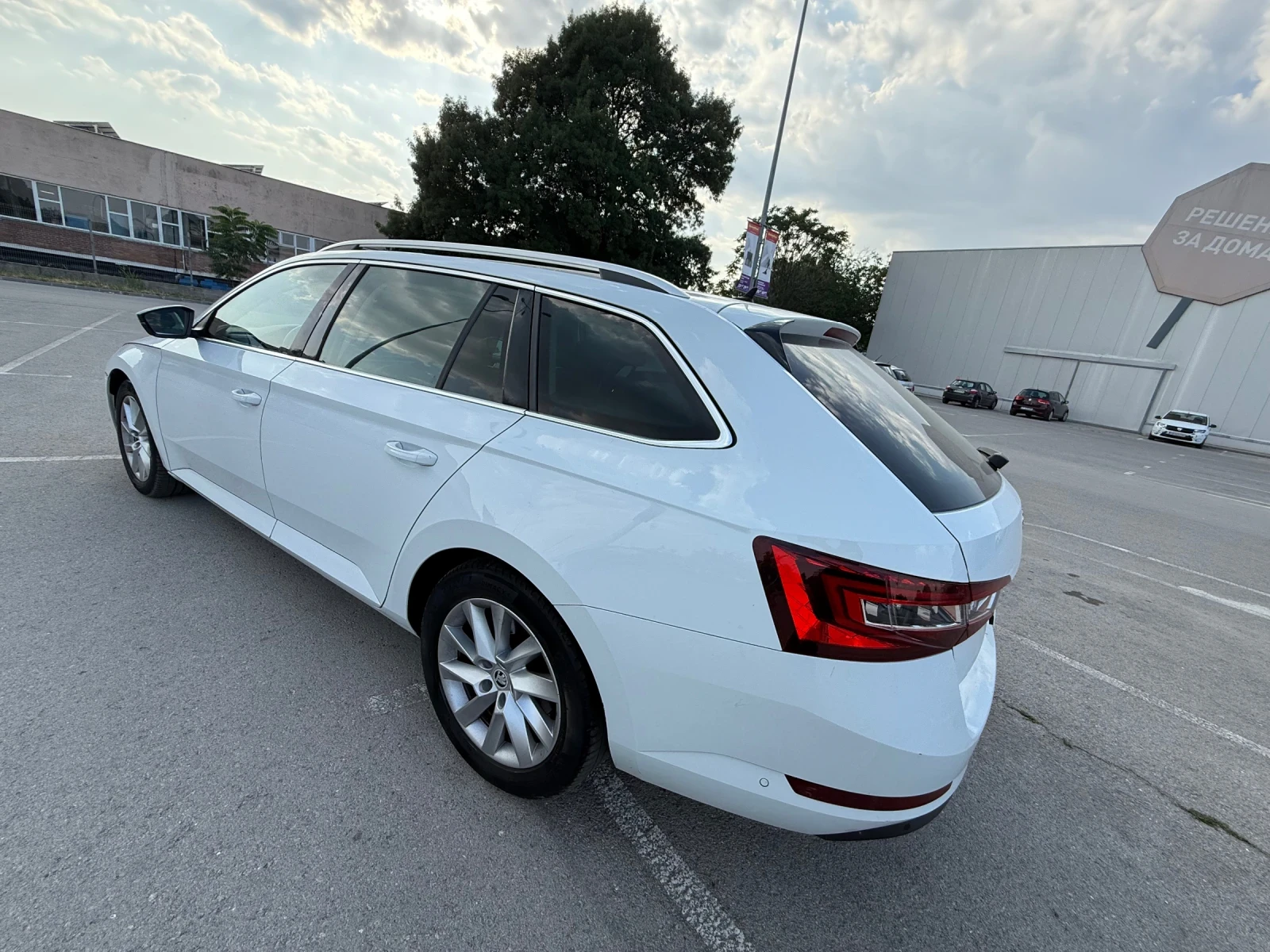 Skoda Superb БАРТЕР* КОЖА* LED* DyNaudio* Щори | Mobile.bg — изображение 14