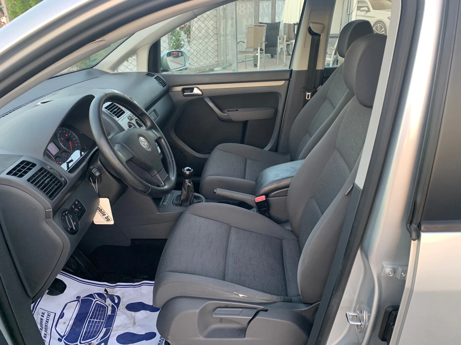 VW Touran 1.6i - изображение 10