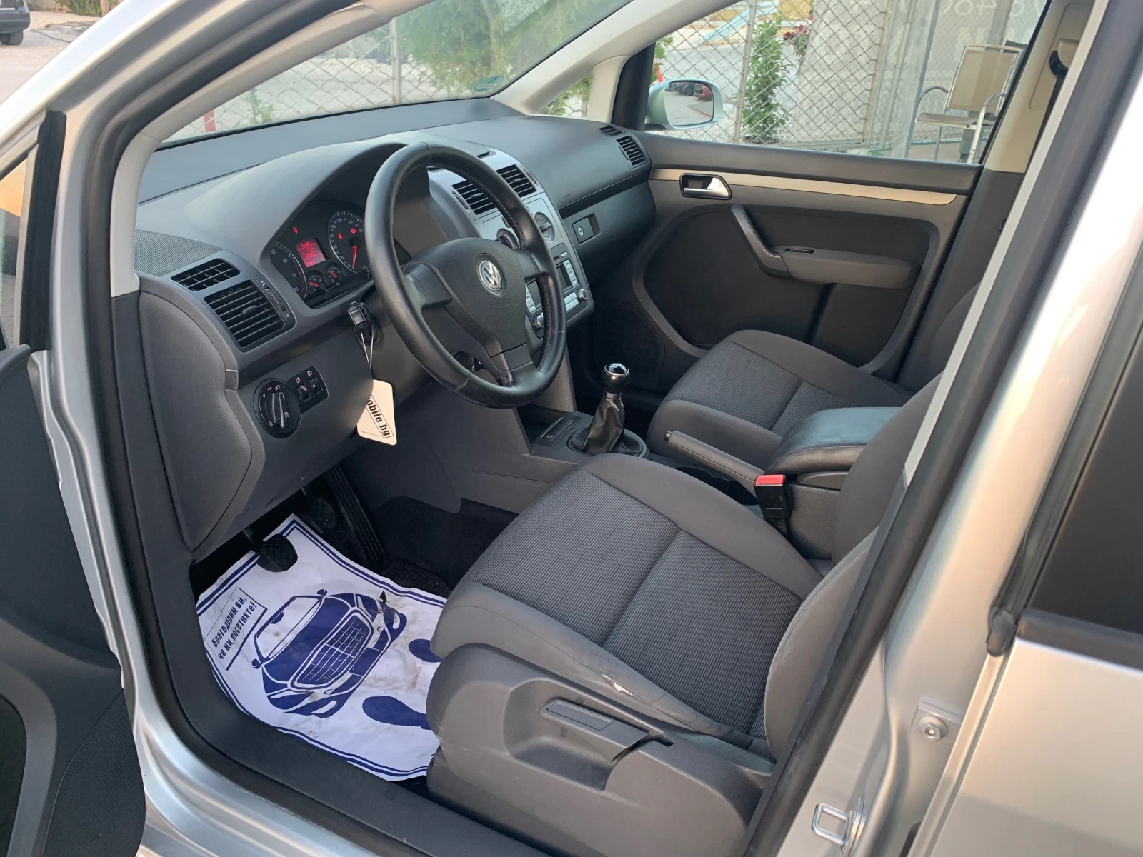 VW Touran 1.6i - изображение 9
