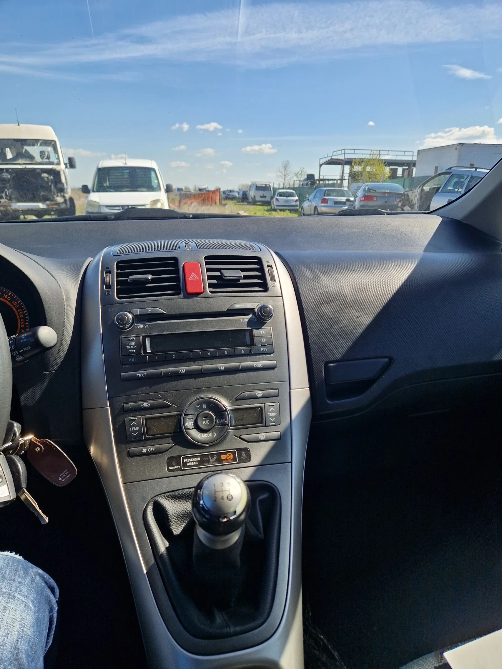 Toyota Auris  - изображение 8