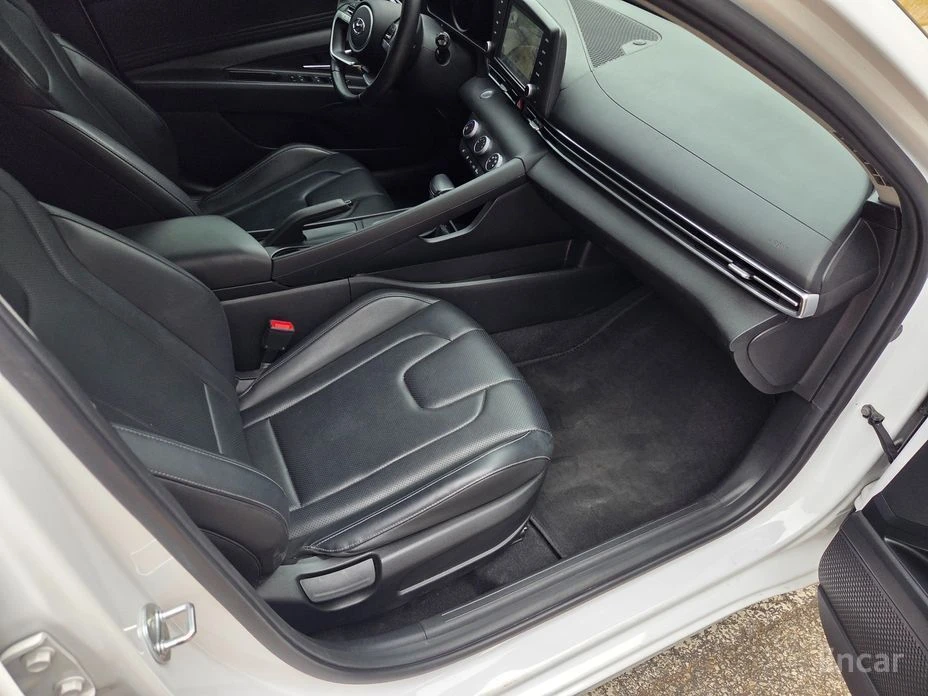 Hyundai Elantra, снимка 9 - Автомобили и джипове - 54248406