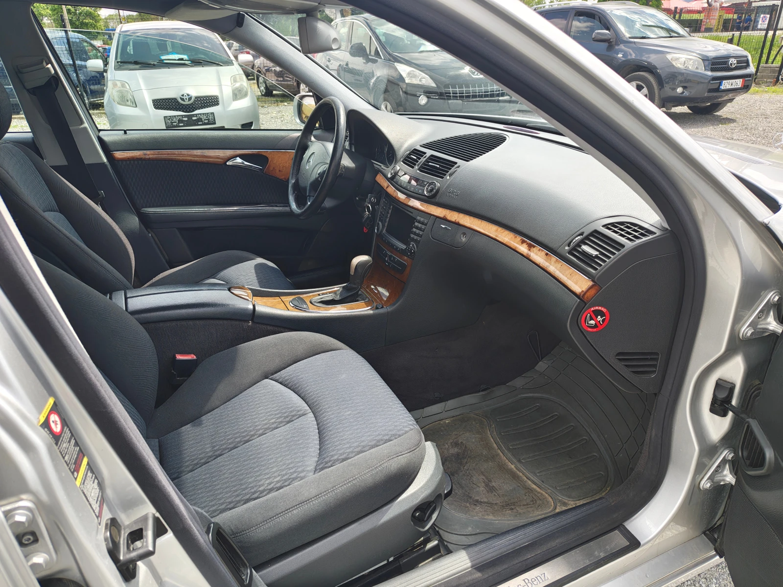 Mercedes-Benz E 270 Eleganse, снимка 14 - Автомобили и джипове - 54358218