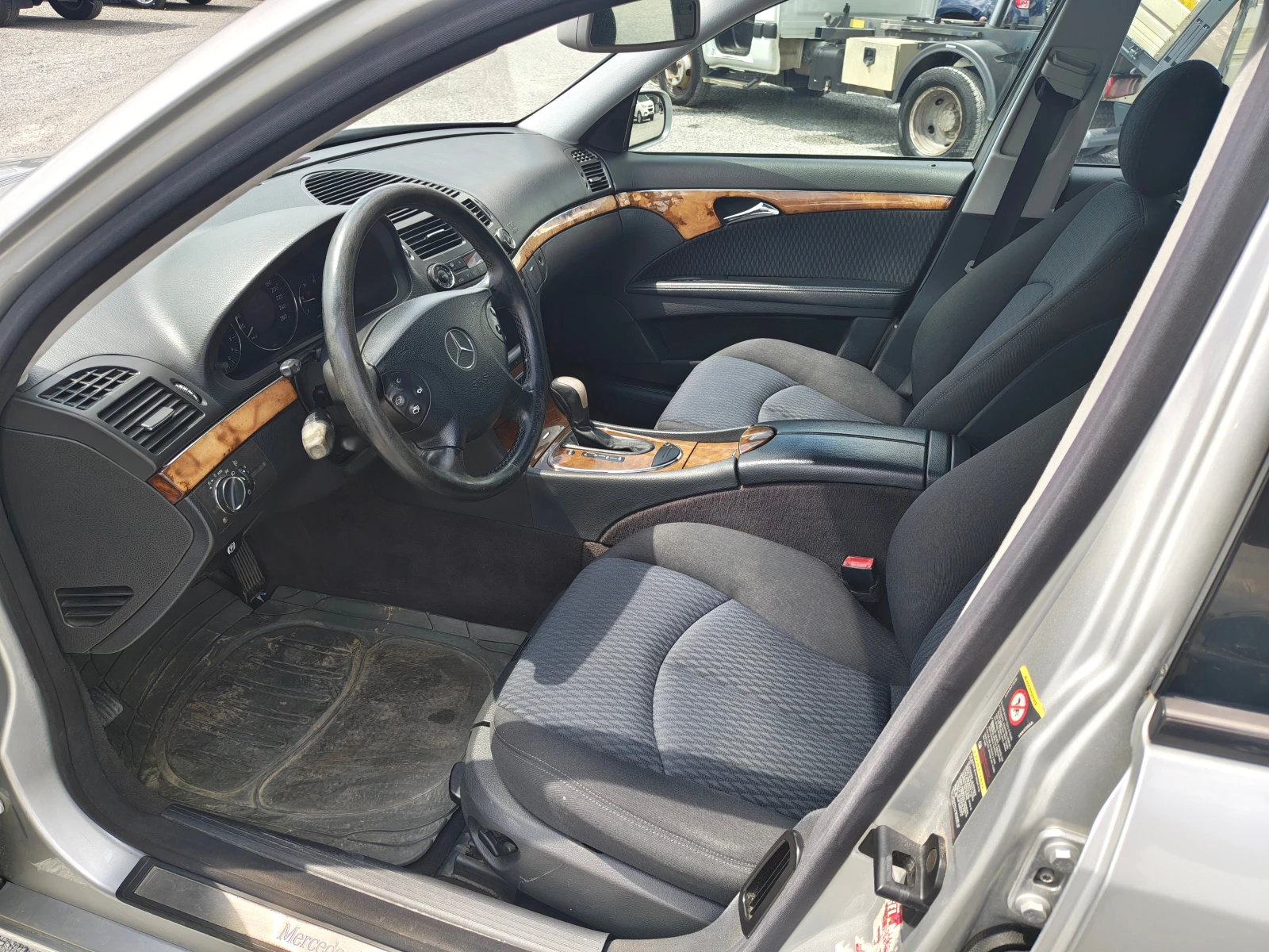 Mercedes-Benz E 270 Eleganse, снимка 13 - Автомобили и джипове - 54358218