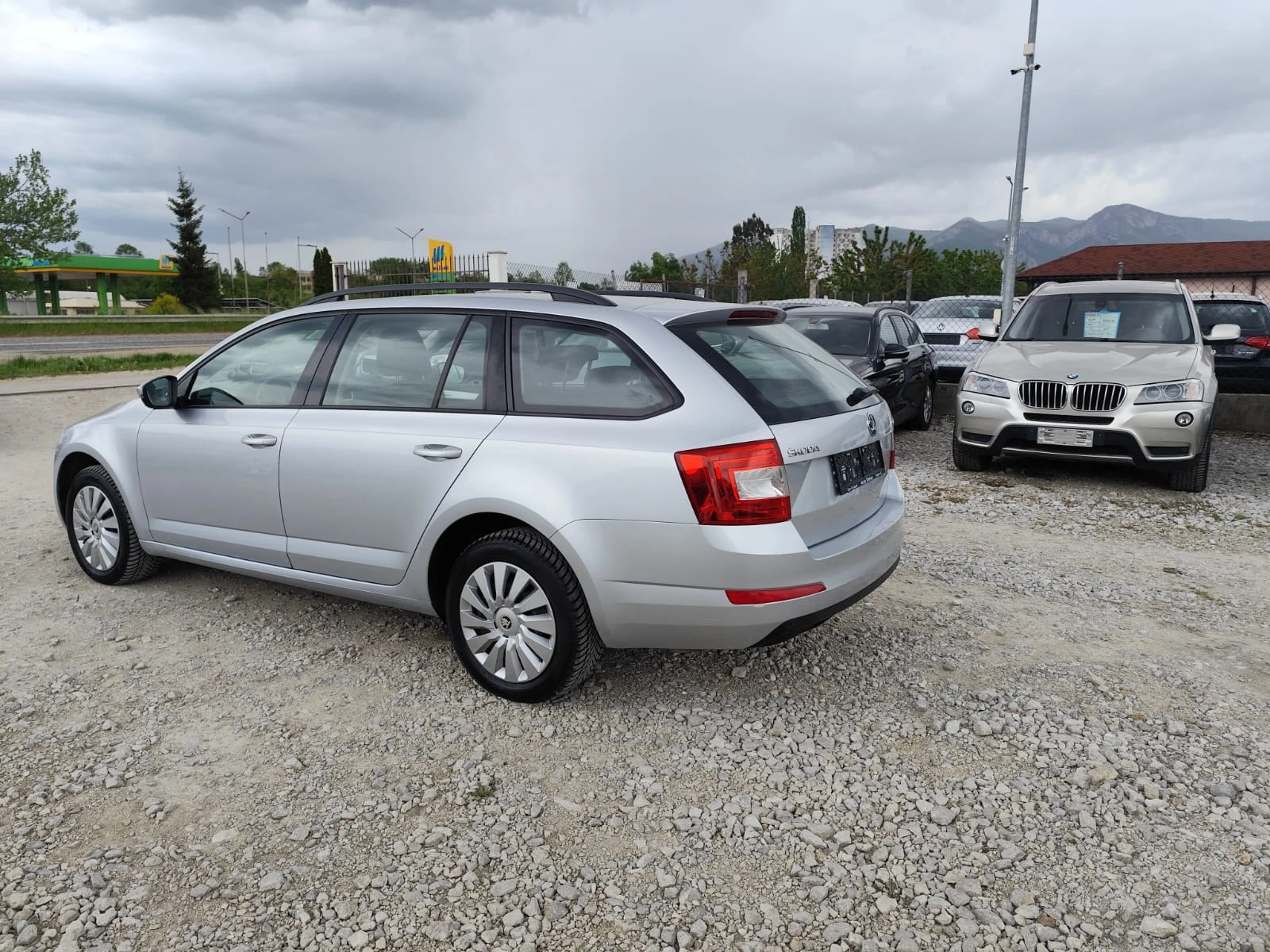 Skoda Octavia 1.6 дизел , снимка 8 - Автомобили и джипове - 54563472