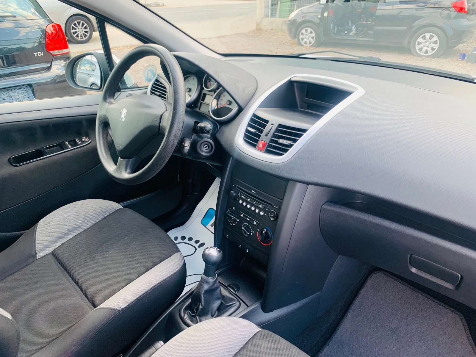 Peugeot 207 1.4hdi 151000km, снимка 12 - Автомобили и джипове - 55237160