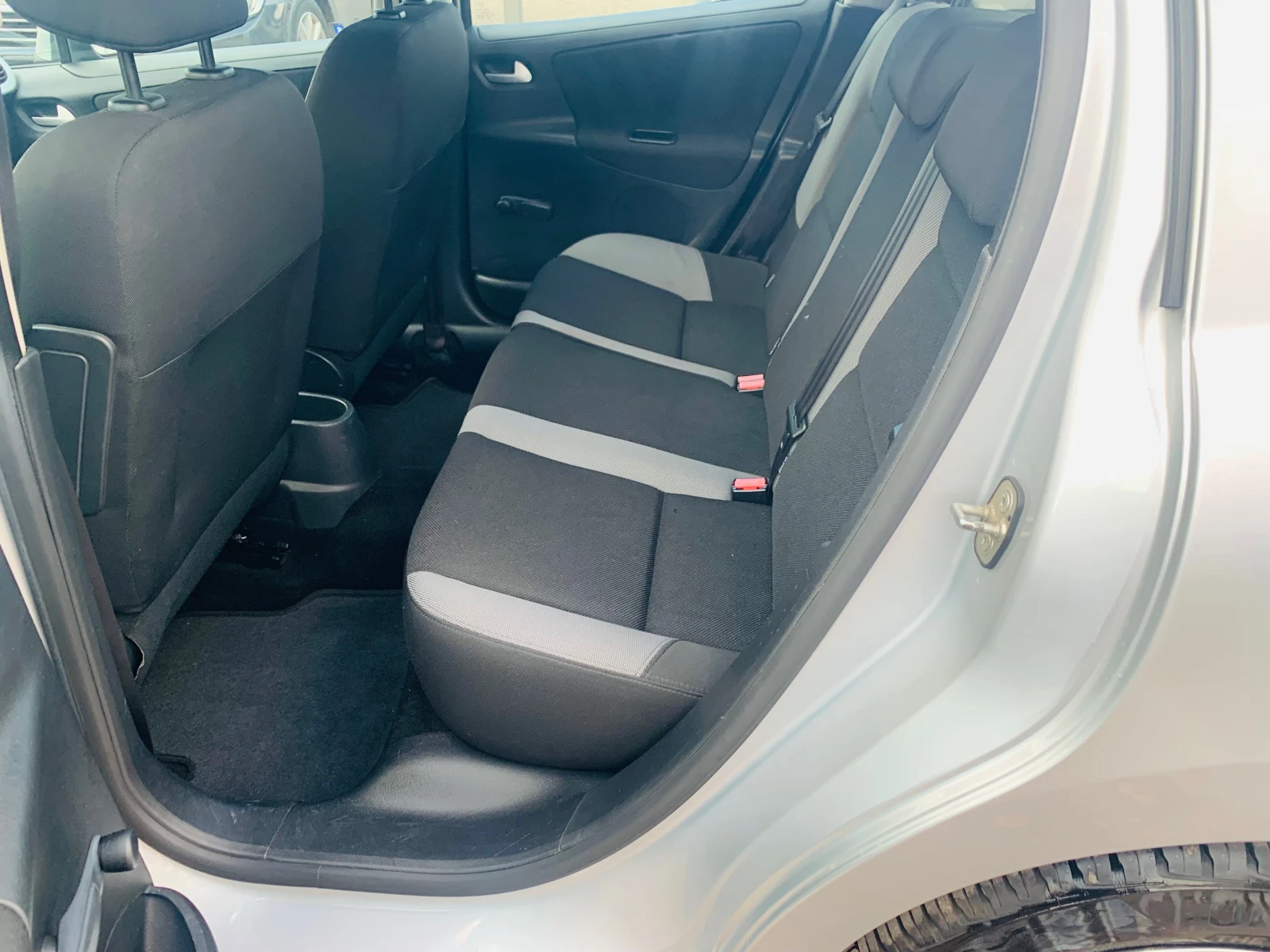 Peugeot 207 1.4hdi 151000km, снимка 11 - Автомобили и джипове - 55237160