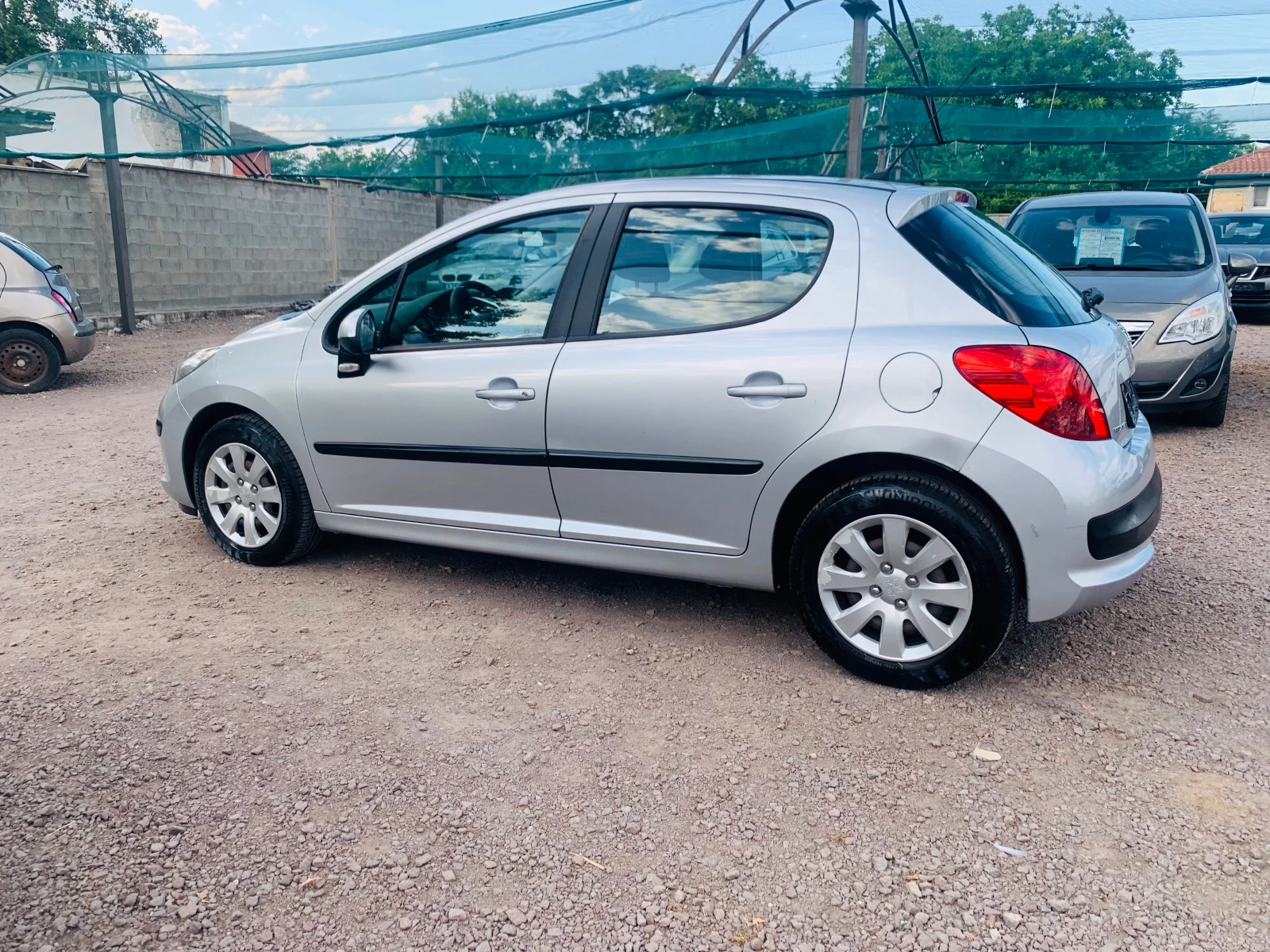 Peugeot 207 1.4hdi 151000km, снимка 4 - Автомобили и джипове - 55237160