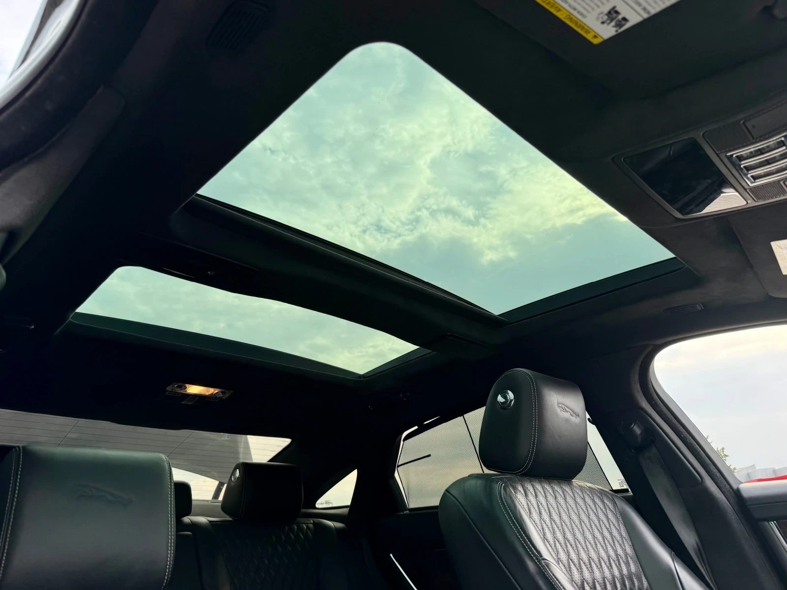 Jaguar Xj LONG#PORTFOLIO#PANORAMA#4xОБДУХ#ALCANTARA#AWD, снимка 15 - Автомобили и джипове - 55965730