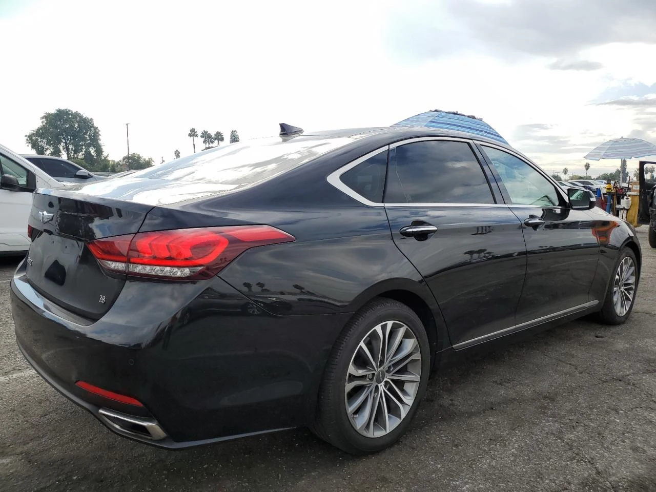 Hyundai Genesis 3.8l 3.8L, снимка 3 - Автомобили и джипове - 56012243