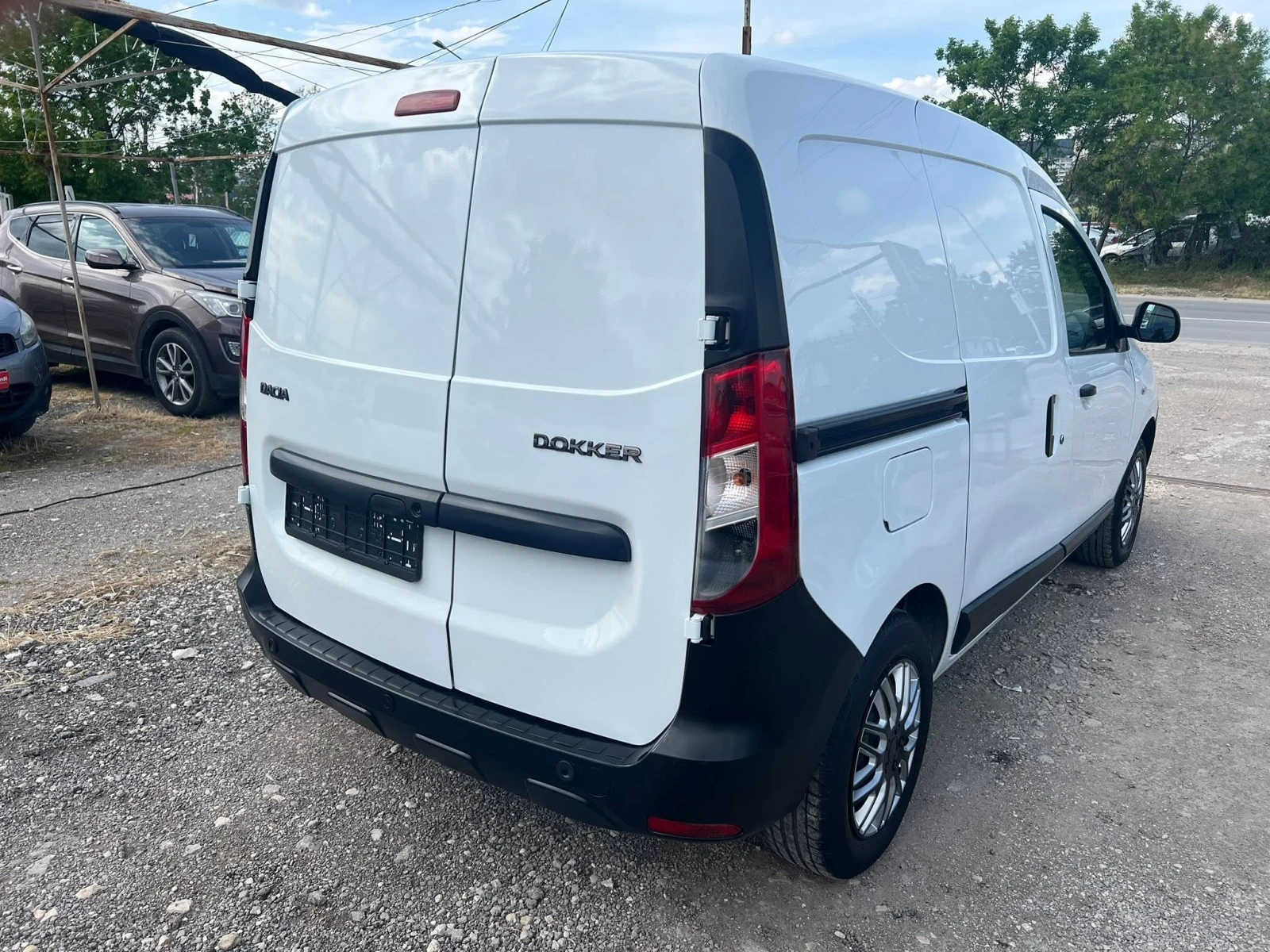 Dacia Dokker 1.6i ГАЗ/ПАРКТРОНИК, снимка 4 - Автомобили и джипове - 56324669